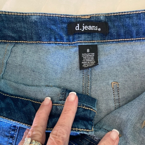 d. Jeans - Picture 2 of 3